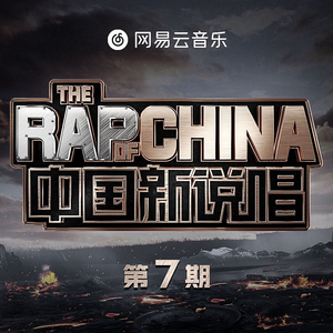 美女露出🐻让男生揉动亲吻
