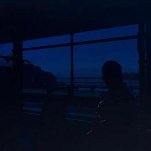 美女露出🐻让男生揉动亲吻
