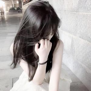 美女露出🐻让男生揉动亲吻
